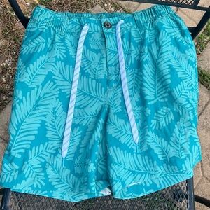 Men’s chubbies size medium
